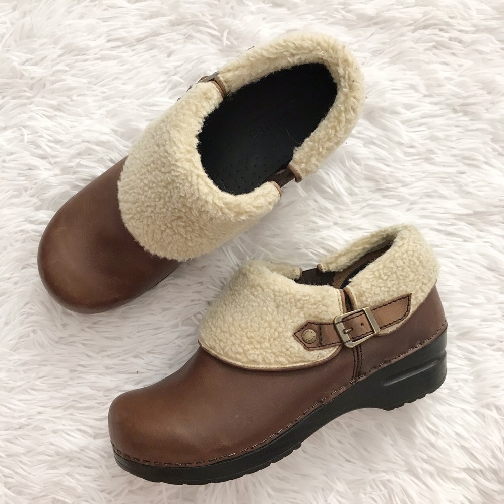 Sanita Size 38 Leather Clogs with Shearing Fur